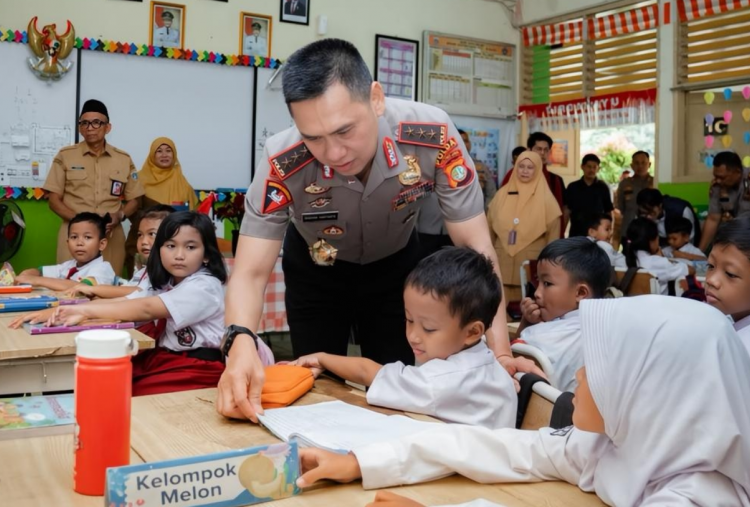 Bullying di Sekolah Tak Cuma Memukul, Kapolda Metro Jaya Ingatkan Siswa soal Ejekan hingga Pengucilan