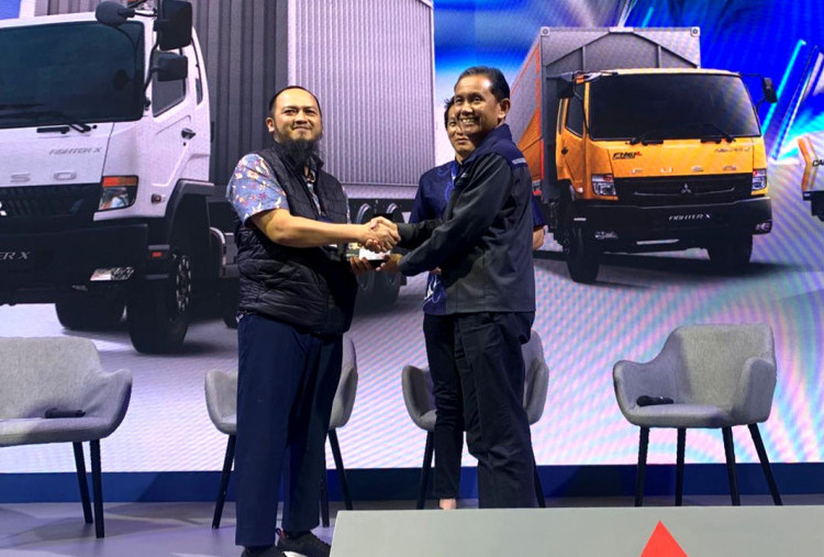 Uji Coba BBM B50, Fuso Dongkrak Efisiensi Operasional Pengusaha Transportasi Tanah Air