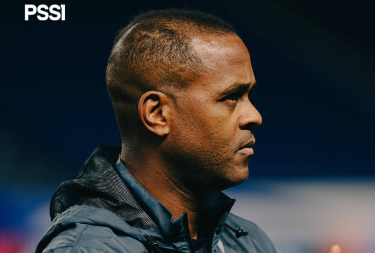 PSSI Depak Kluivert, Pengamat Ungkit Beda Kasus dengan Shin Tae-yong