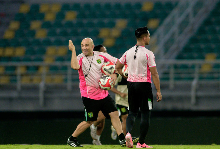 Pelatih Persebaya Minta Pemainnya Tampil Maksimal, Meski Tim Dilanda Badai Cedera