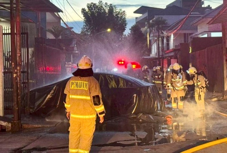 Tiba-tiba Meledak, BYD Seal Hangus Terbakar Saat Terparkir di Garasi Rumah