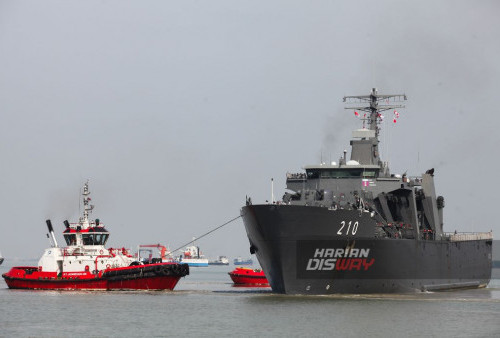 Kapal Perang RSS Endeavour 210 Sandar di Surabaya