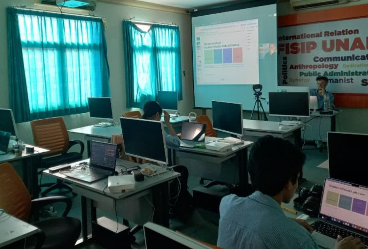 Jelang Presentasi SURADAYA, Peserta Ditantang Imajinasikan Surabaya 2100 di Workshop AI