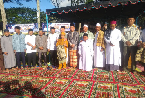 Ratusan Warga Laksanakan Shalat Idul Adha di Lapangan Alun-alun Selatan