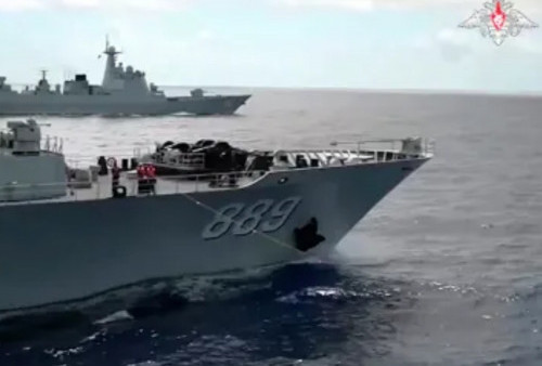 Wah! 11 Kapal Perang Rusia dan Tiongkok Berlayar Dekat Pulau-pulau Jepang Jelang KTT Trilateral AS-Jepang-Korsel