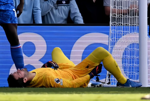 Alisson Becker Absen Hingga November, Liverpool Tunjuk Kelleher 