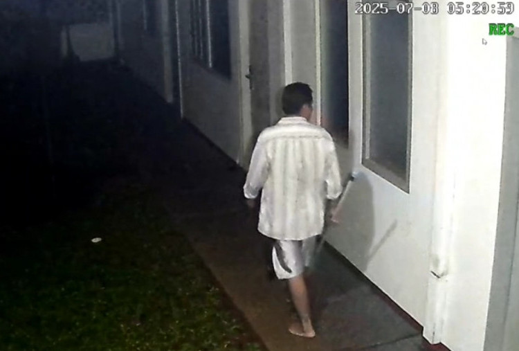 Terekam CCTV! Penjaga Kost Datangi TKP Diplomat Kemlu Tewas, Polisi Beri Penjelasan