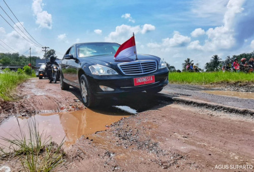Arinal Djunaidi Kena 'Prank' Berkelas Jokowi, Jalan yang Sudah Diperbaiki Tak Dilewati, Netizen: Jantung Gubernur Lampung Sehat?