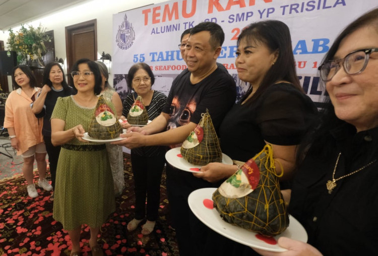 55 Tahun Persahabatan, Perayaaan Bakcang dan Temu Kangen Alumni YP Trisila di Surabaya