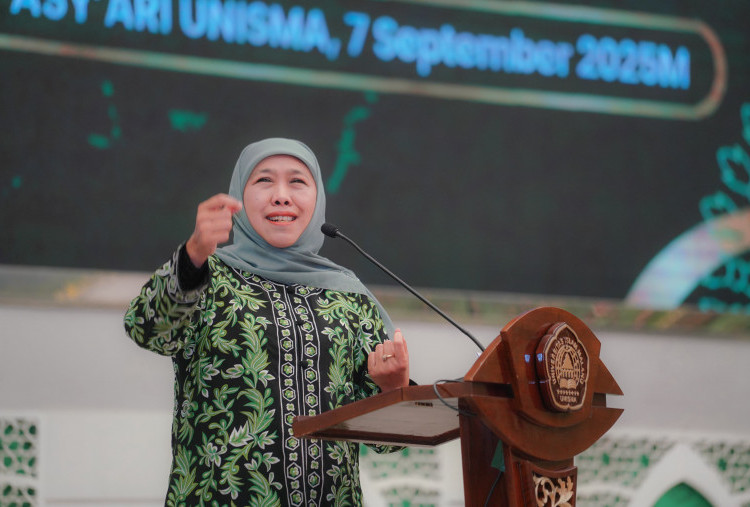 Hadiri Maulid Nabi Muslimat NU Malang, Khofifah: Akhlak dan Terknologi Digital Harus Seiring