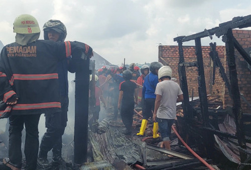 Korsleting Listrik, Delapan Rumah dan Empat Bedeng Ludes Terbakar 