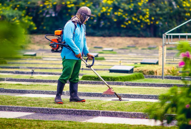 Antisipasi Tanah Makam Amblas saat Musim Hujan, Ini Langkah Al Azhar Memorial Garden 