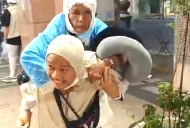 Brigadir Alfiani, Petugas Haji yang Gendong Lansia dan Dikejar Jemaah untuk Peluk Terima Kasih