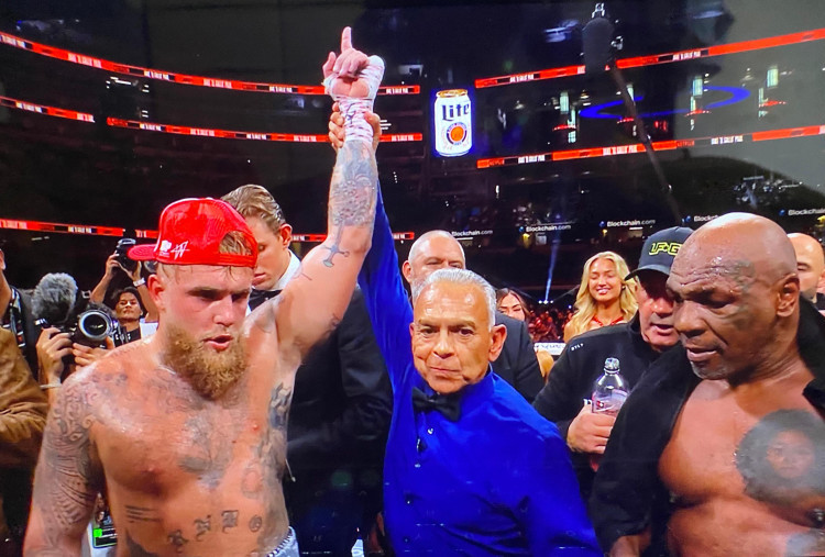 Mike Tyson Kalah Angka Lawan Jake Paul, Ini Skornya!