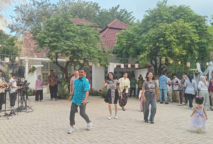 Flashmob Sure Five dari Line Dance, Semarakkan Ulang Tahun Kelima Harian Disway