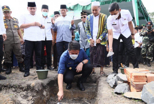 Herman Deru Bantu Wujudkan Pembangunan Masjid di Ponpes Al Jailaniyah Muara Enim 