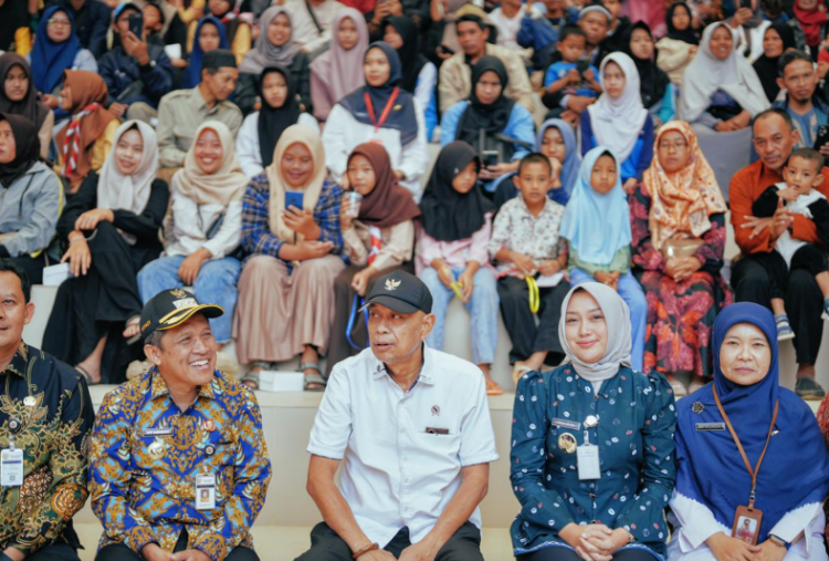 Pembukaan MPLS, Orang Tua Siswa Terharu Anaknya Masuk Sekolah Rakyat