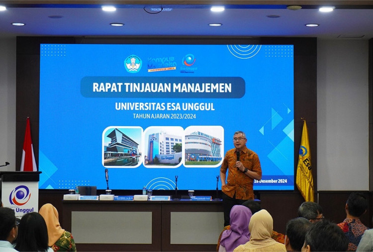 Universitas Esa Unggul Gelar Rapat Tinjauan Manajemen 2024	   