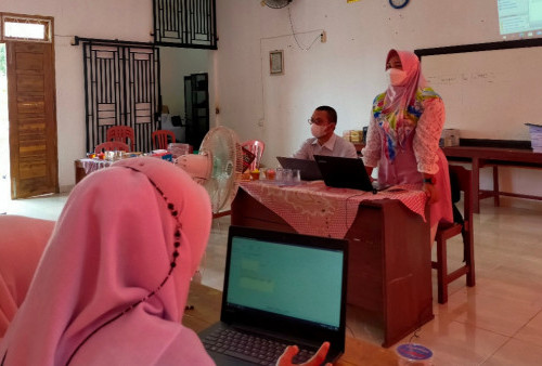 Universitas Teknokrat Indonesia Gelar Pelatihan Komputer Akuntansi Sekolah Binaan di SMKN 1 Natar