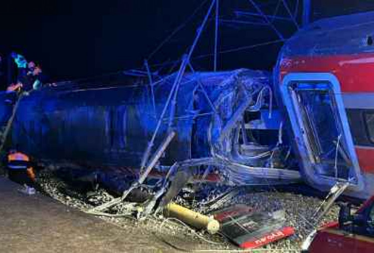 21 Orang Tewas dan 30 Terluka Parah Akibat Laka Kereta Api Cepat di Spanyol