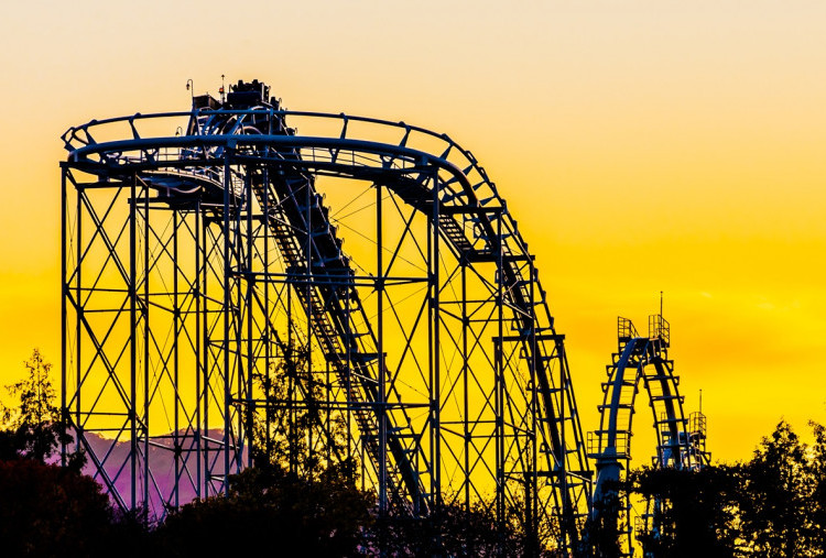 Ngeri! Pria Tewas Usai Terjatuh dari Roller Coaster di Six Flags, Wahana Serupa Ditutup