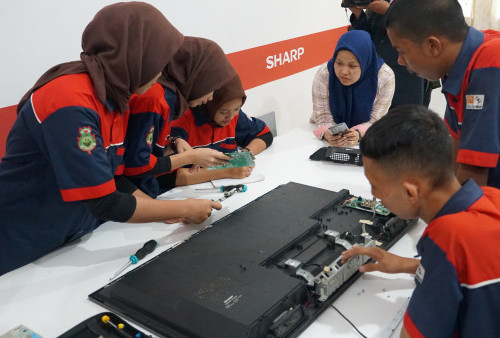 Tingkatkan Daya Serap Tenaga Kerja Lulusan SMK, Sharp Indonesia Buka Program Sharp Class