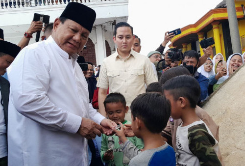Kampanye Perdana, Prabowo Beri Makan Siang dan Susu Gratis untuk 7.000 Santri Ponpes Miftahul Huda Tasikmalaya