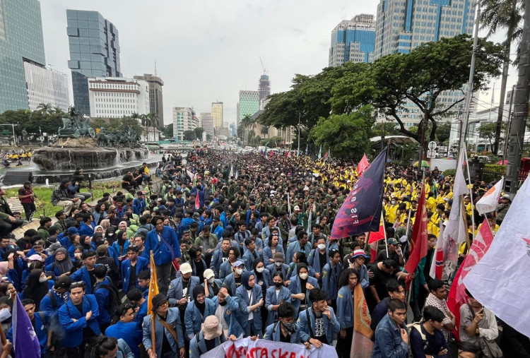 Puncak Demo Indonesia Gelap, BEM SI Geruduk Istana Bawa 9 Tuntutan