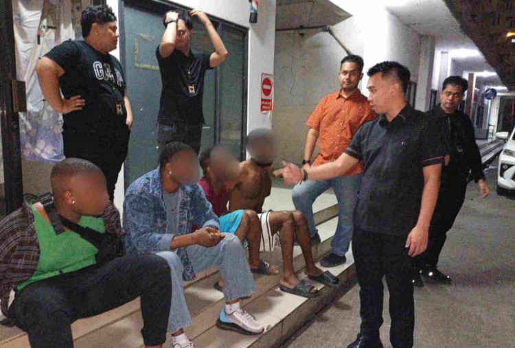 Lima WN Nigeria Diciduk Imigrasi Bekasi, Terlibat Investasi Bodong dan Overstay Bertahun-tahun!