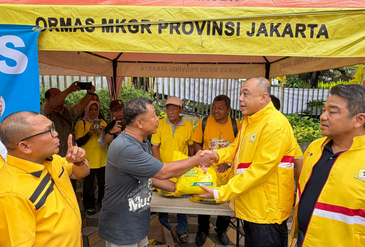 Golkar DKI Bagikan 6.100 Paket Sembako Murah di 10 Dapil Jakarta