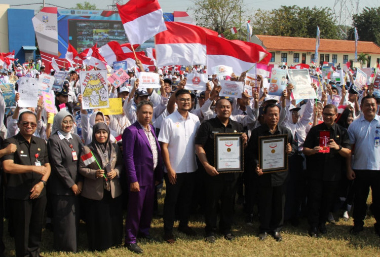 Pembukaan MPLS Serentak, Pemprov Jatim Raih Dua Rekor MURI