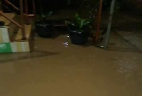 Banjir Disertai Lumpur di Desa Sirah Pulau