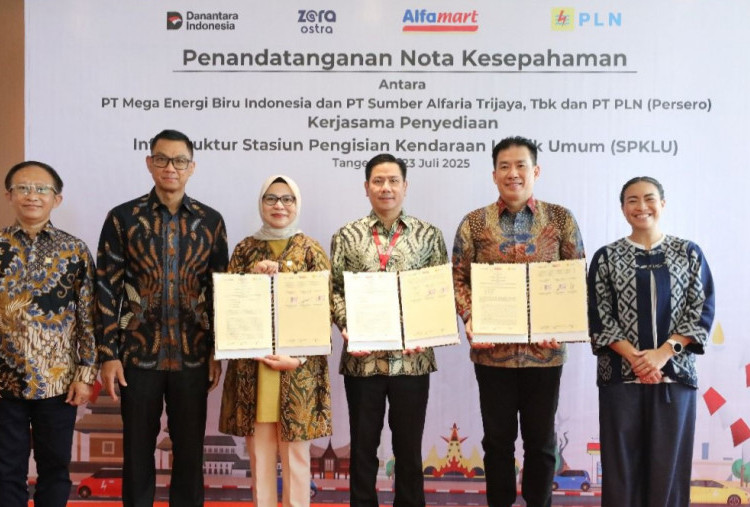 PLN, MEBI, dan Alfamart Kolaborasi Kembangkan Infrastruktur SPKLU di Lokasi Strategis se-Indonesia