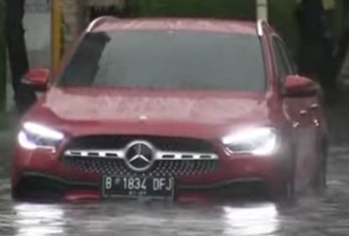 Banjir Jakarta Efek Hujan Deras Sejak Siang, Sejumlah Ruas Jalan Tenggelam
