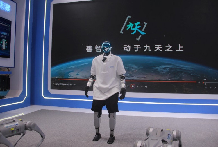 Harian Disway di China International Press Communication Center (CIPCC) (27):Girang ’’Kalahkan’’ Robot