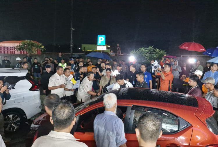 Anak Bos Rental Emosi saat Rekonstruksi Penembakan di Tol Tangerang-Merak: Ayah Ditembak 4 Kali!