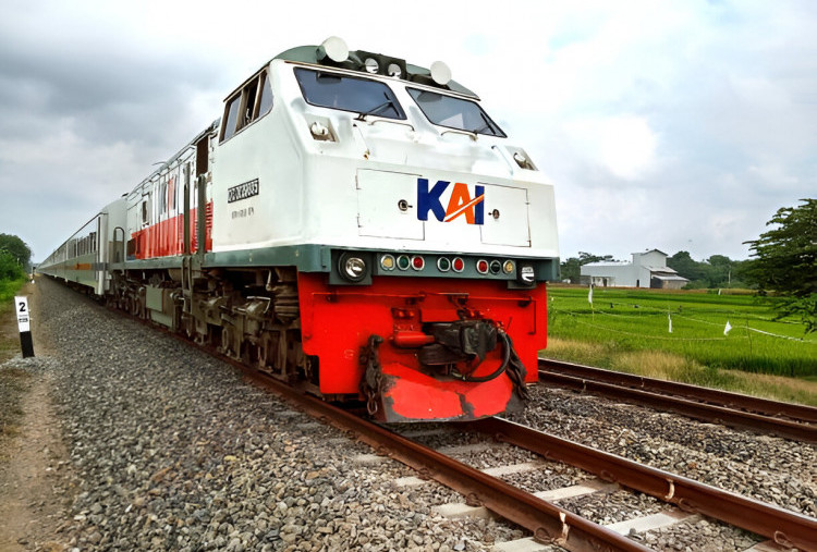 Kereta Sebagai Transportasi Publik, Ruang Bersama yang Harus Bebas Asap Rokok