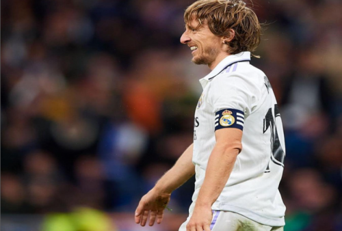  Modric Rela Turun Gaji dan Dicadangkan Demi Bertahan di Real Madrid Semusim Lagi