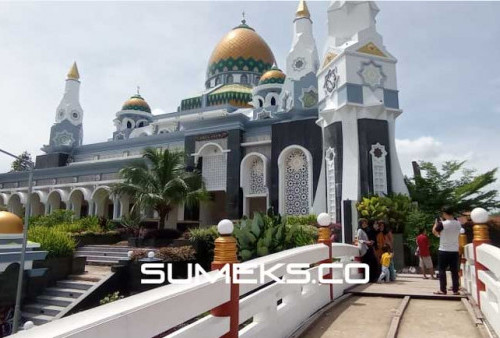 Menengok Masjid Megah yang Jadi Pilihan Singgah Saat Libur Lebaran di Serasan Sekate