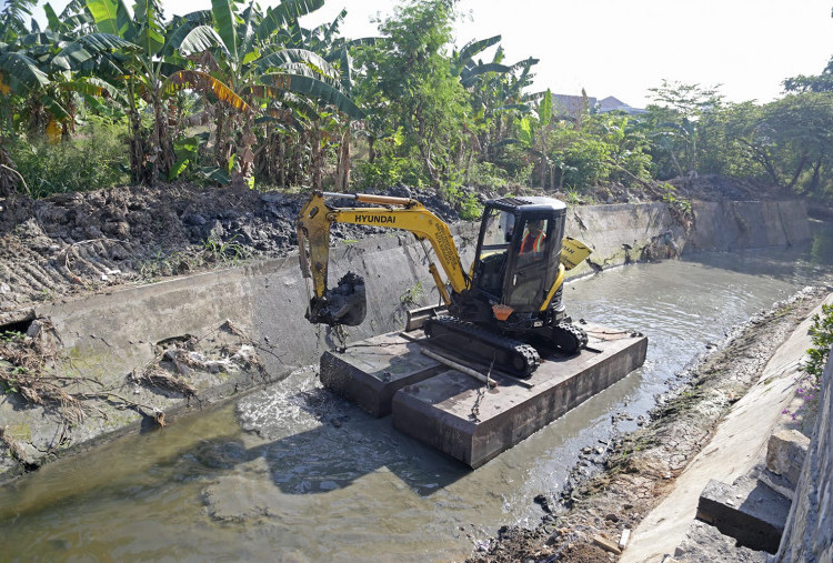  Pemkot Surabaya Kejar Target Penyelesaian Drainase Sebelum Puncak Hujan 2026