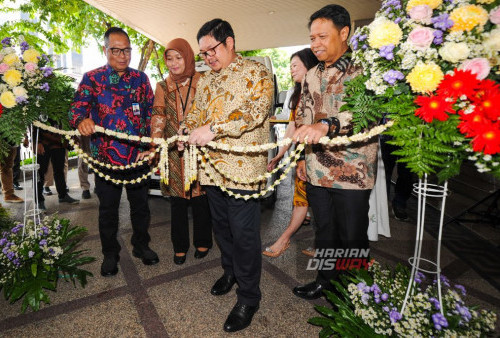 Di tengah persiapan menyambut Idul Fitri, Bank Indonesia (BI) memastikan ketersediaan uang Rupiah di Provinsi Jawa Timur. Sebagai bagian dari inisiatif nasional, kegiatan ini merupakan kelanjutan dari serangkaian upaya yang dilakukan oleh BI secara bersamaan di seluruh Nusantara.
