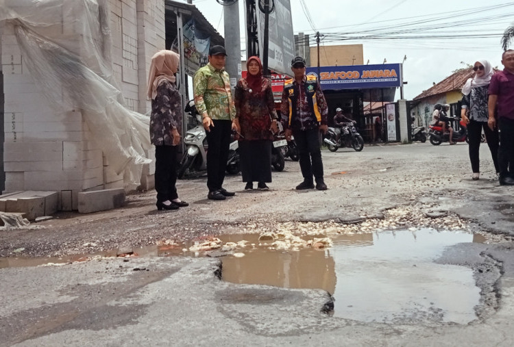 Jalan Rusak di 18 Kecamatan, Bupati Sidoarjo Subandi Kebut Perbaikan Sebelum Ramadan