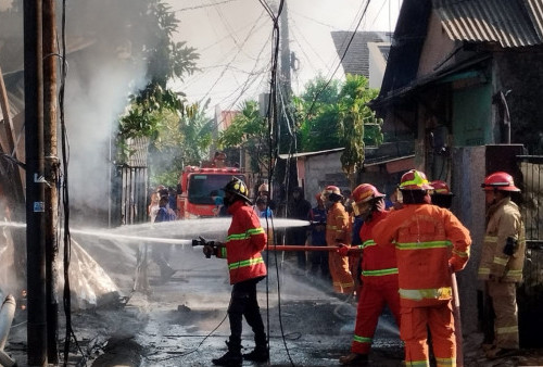 Breaking News: Kebakaran Gudang Bekasi, 5 Orang Tewas Terjebak di Kamar Mandi