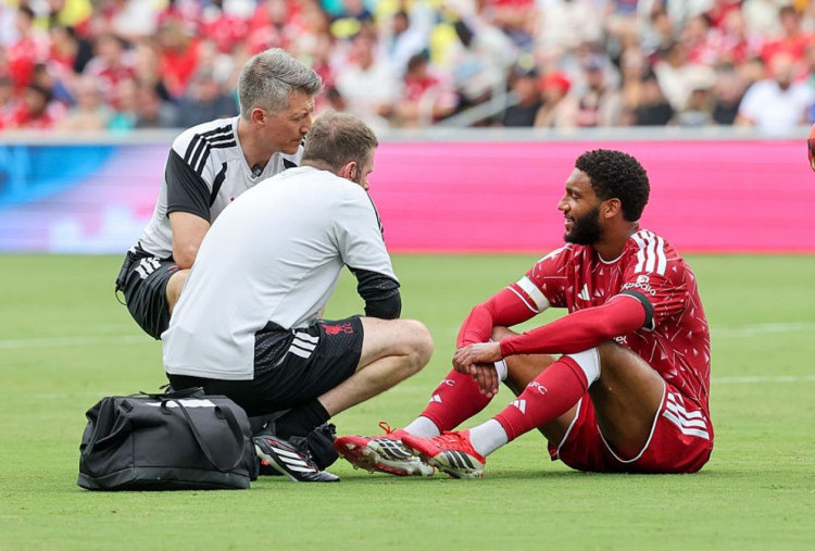 Kabar Buruk Liverpool: Andoni Iraola Konfirmasi Joe Gomez Menepi Satu Bulan