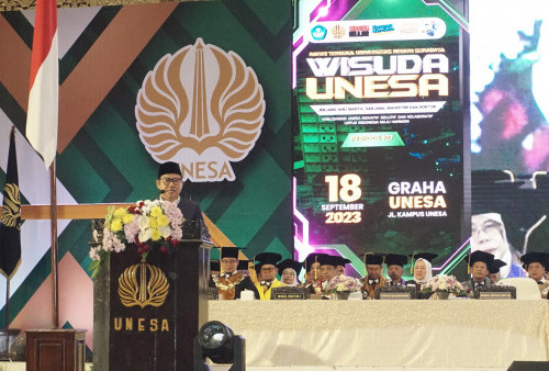 Gus Imin Puji RPL Prof Nurhasan di Wisuda Unesa ke–107
