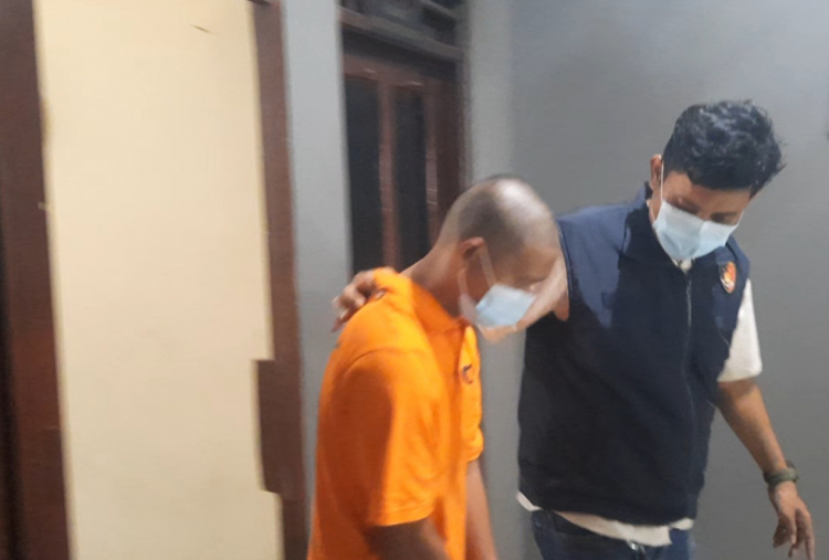 Kenalan di Aplikasi Kencan Pakai Akun Palsu Berujung Perampokan, Motor Korban Dijual untuk Beli iPhone