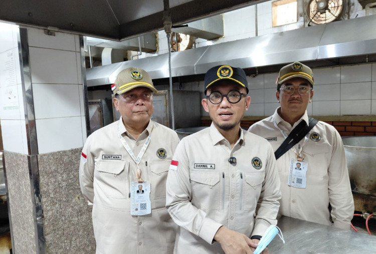 Wamenhaj Tinjau Dapur RTE, Pastikan Distribusi Makanan Siap Santap ke Hotel Jemaah