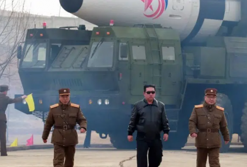 Kim Jong Un Saat Awasi Uji Coba Peluncuran Rudal Balistik: Tembak!