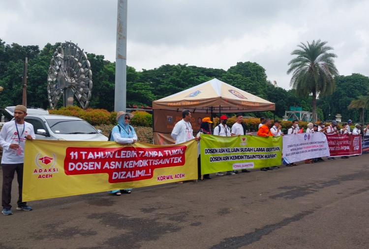 Dosen ASN Seluruh Indonesia Demo di Monas, Tanpa Tukin Indonesia Emas Berubah Cemas!