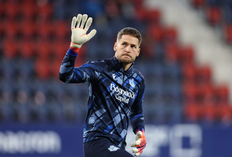 Barcelona Cari Pelapis Kiper Joan Garcia, Bidik Alex Remiro dari Sociedad